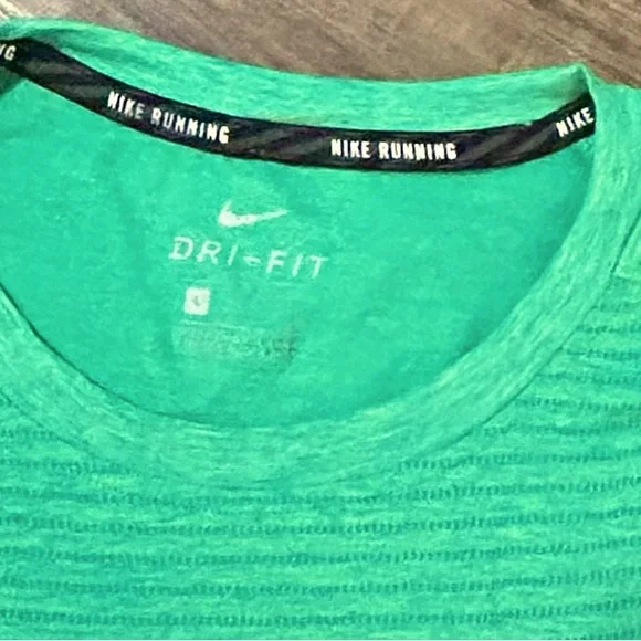 Nike Green Short Sleeve Performance Tee - Size L great condition - Picture 4 of 4